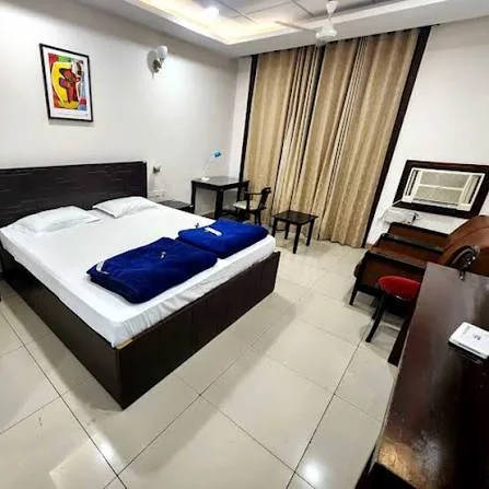 Deluxe double bed room at Karnataka State Guest House